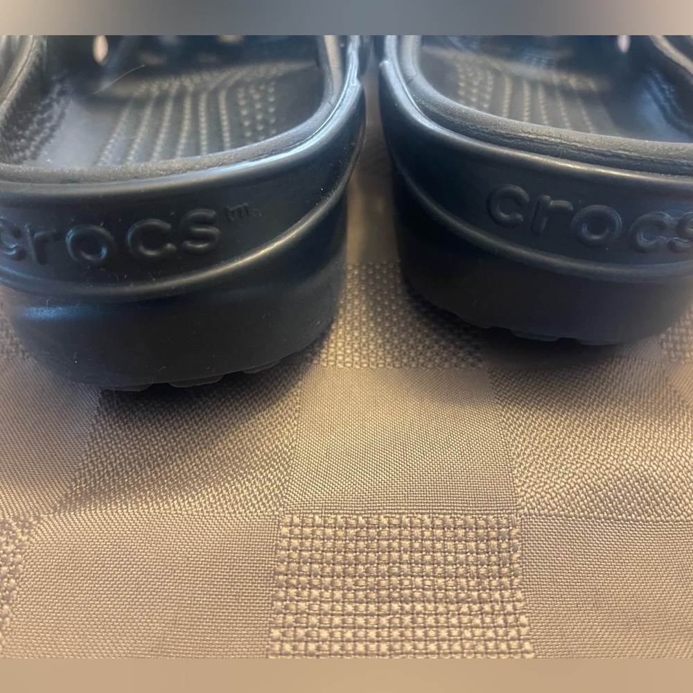 Black crocs size 7, great condition